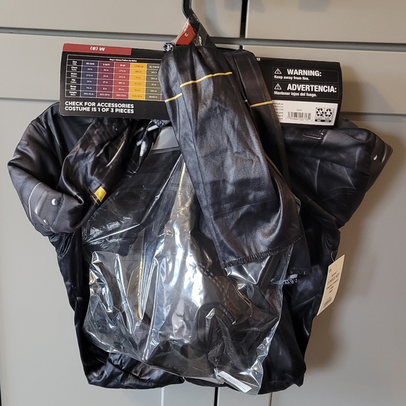 Batman Halloween costume medium (8) - Picture 4 of 5